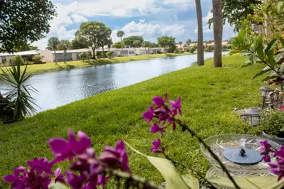 108 Lake Evelyn Drive, West Palm Beach – Condominium for sale