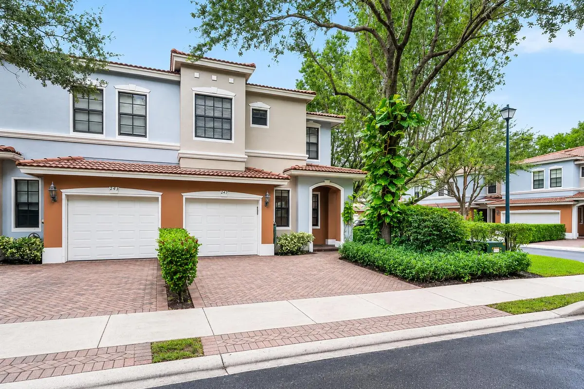 2 Outdoor at 247 W Chrystie Circle, Delray Beach
