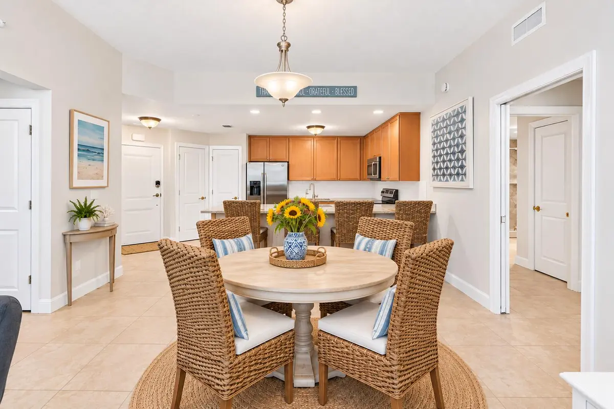 Dining area at 822 Bay Colony Drive, Juno Beach