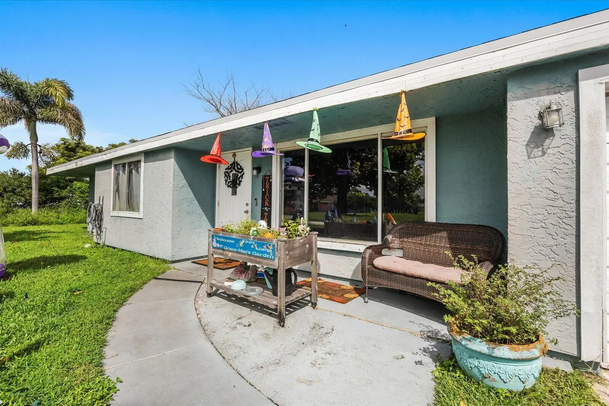04-rain in-33 at 1897 SE Rainier Road, Port St. Lucie