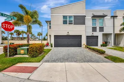 2401 SE Tarvest Way, Stuart – Townhouse for sale