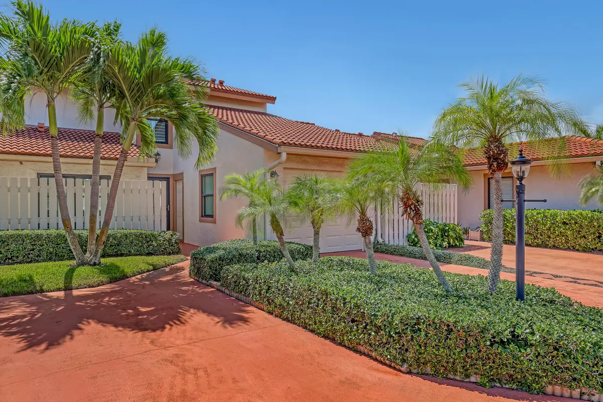 Welcome Home at 131 PALM Avenue 31, Jupiter