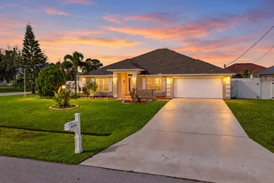 6530 NW Omega Road, Port St. Lucie – Single Family Residence for sale