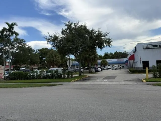 Exterior entrance to shopping center at 9880 Pines Boulevard, Pembroke Pines