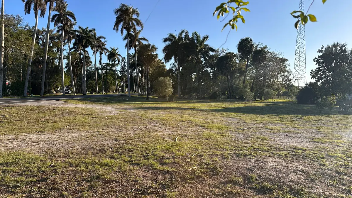 2755DA1D-5A1C-48D0-87B8-C9242EA61FE2 at 1977 E Main Street, Pahokee
