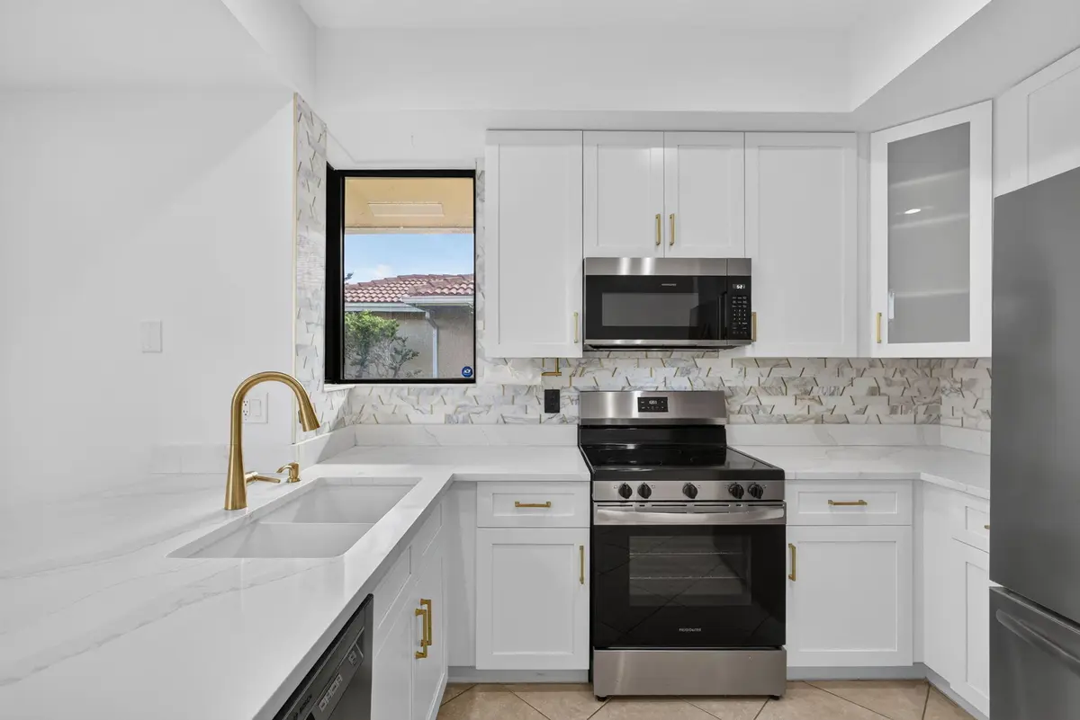 08 - Kitchen appliances at 287 OLD MEADOW Way, Palm Beach Gardens