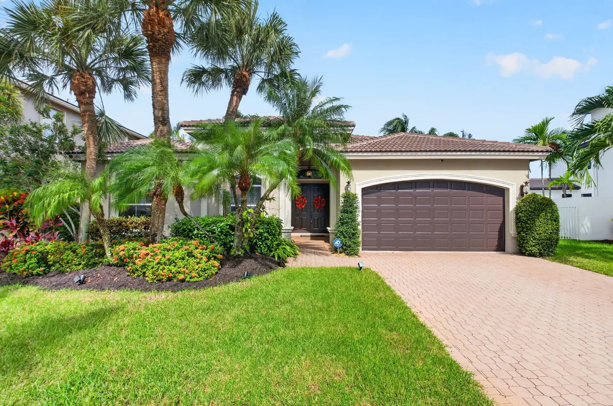 Front Main at 6634 Houlton Circle, Lake Worth