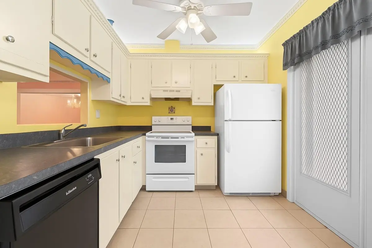 Photo 2 at 5100 NW 35TH Street 110, Lauderdale Lakes