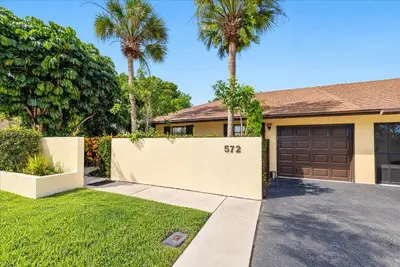 572 SW 28TH Avenue, Delray Beach – Villa for rent