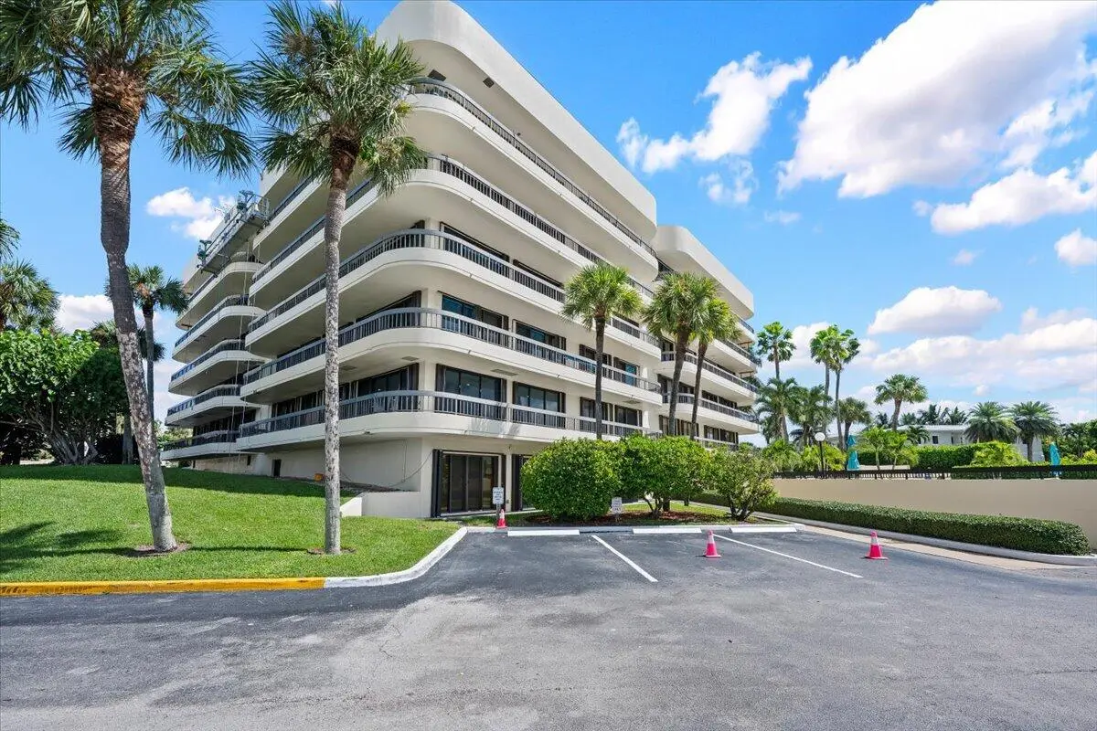 03-LUX_5894 at 50 S Beach Road Unit 101, Tequesta