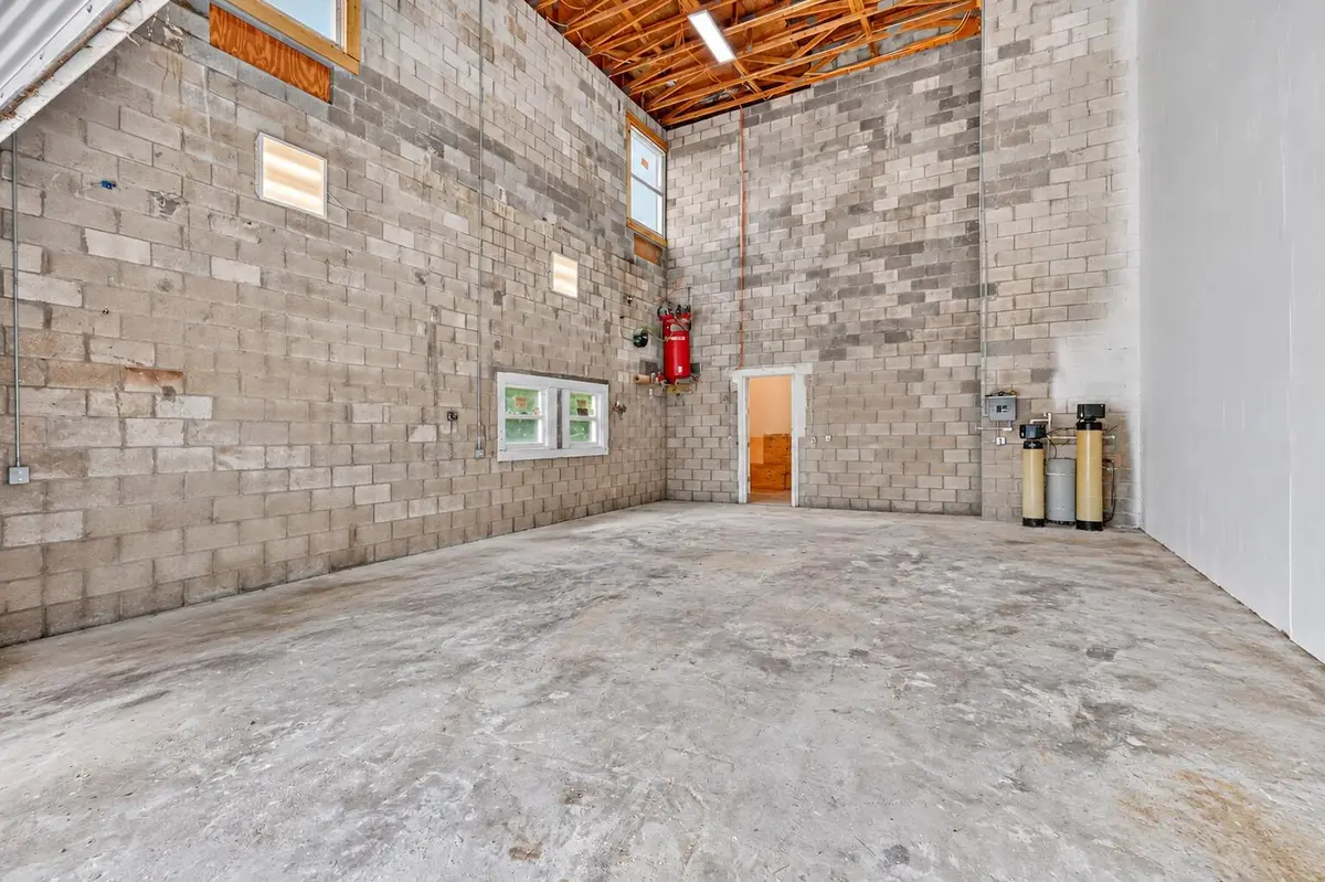 Digitally Decluttered at 16825 89TH Place, The Acreage