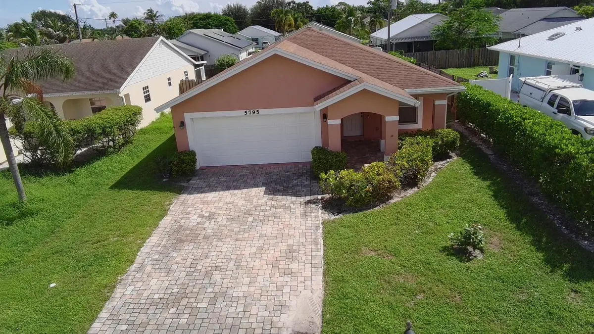 9b78efc4-5425-42b3-8b49-20c25ad42c4b at 5795 SE MITZI Lane, Stuart