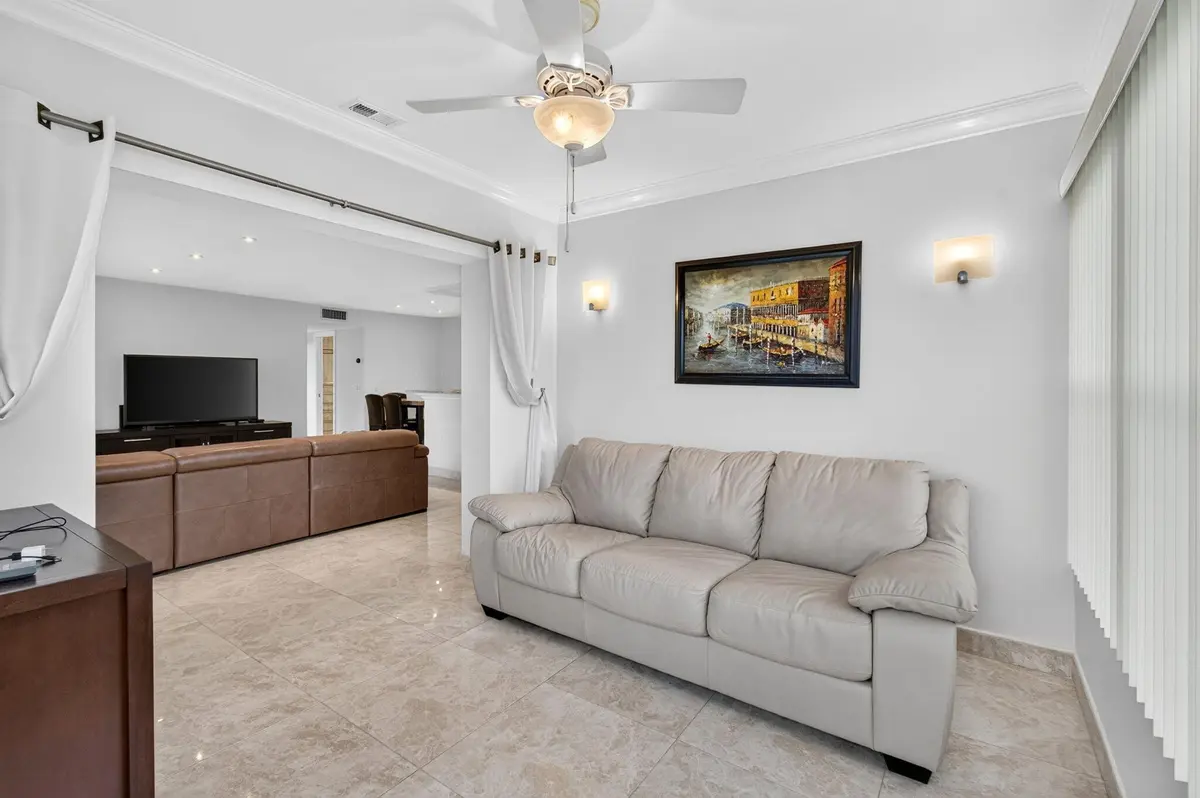 Enclosed Florida room under air (4) at 702 South Drive A, Delray Beach