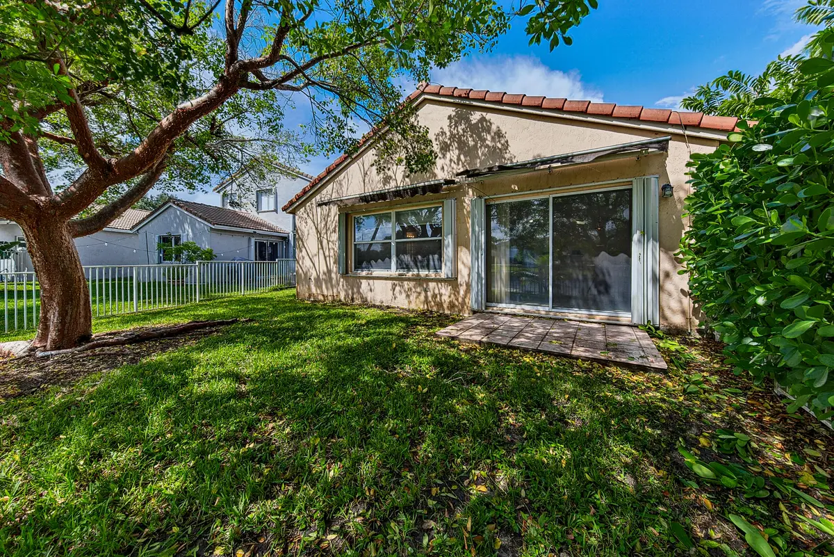backyard at 16416 SAPPHIRE Street, Weston