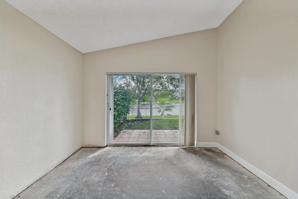 living room at 16416 SAPPHIRE Street, Weston