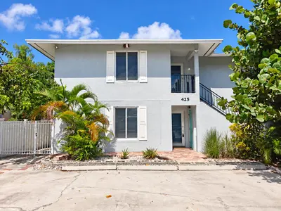425 NOTTINGHAM Boulevard, West Palm Beach – Duplex for sale
