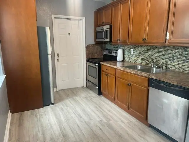 536 NW 21st Ave Kit at , Fort Lauderdale
