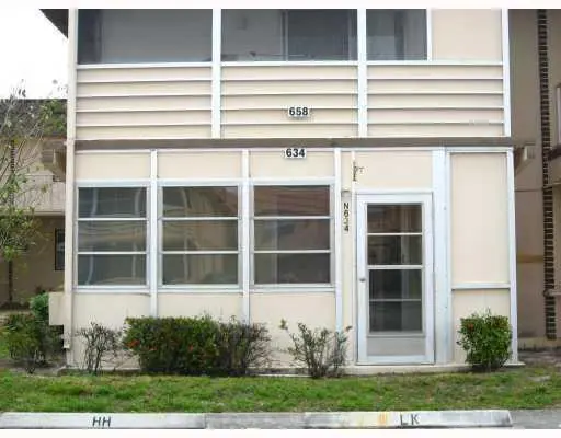 20260813130254808984000000-o at 634 Saxony Lane 634, Delray Beach
