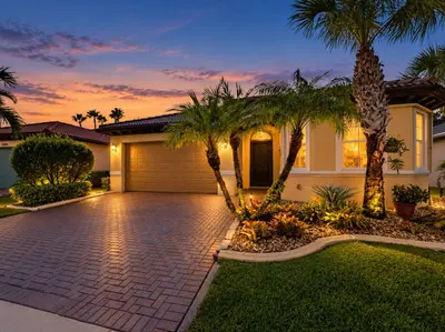 11907 SW Crestwood Circle, Port St. Lucie – Single Family Residence for sale