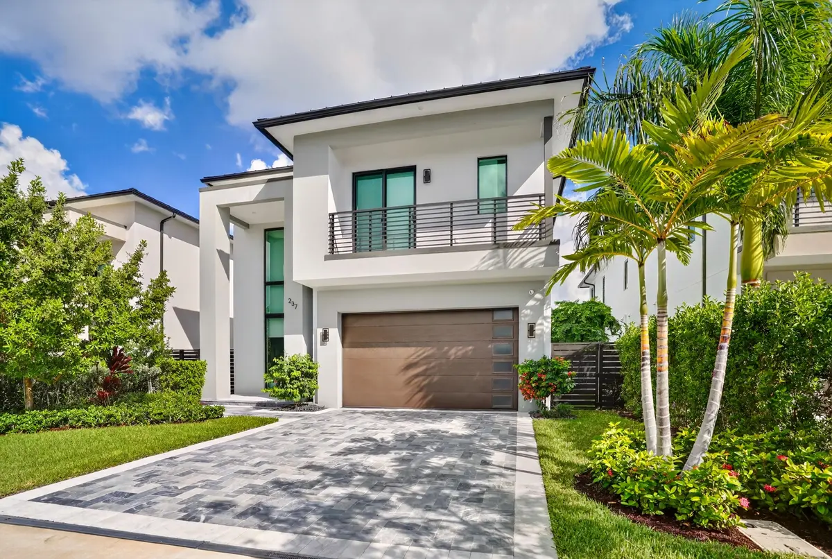 DSC00990 at 237 NE 11th Street, Delray Beach