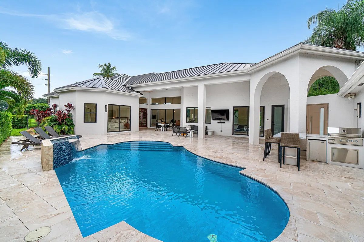 Courtyard at 5161 Suffolk Drive, Boca Raton