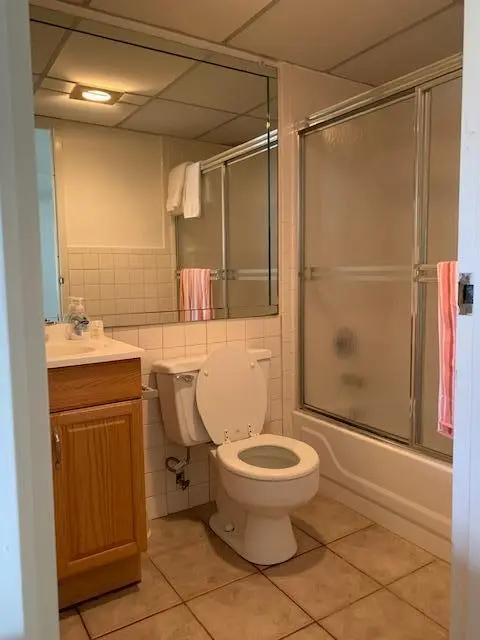 bathroom monaco at 194 Monaco Way, Delray Beach