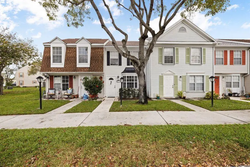 20220311160925962109000000-o at 217 Old English Drive, Jupiter