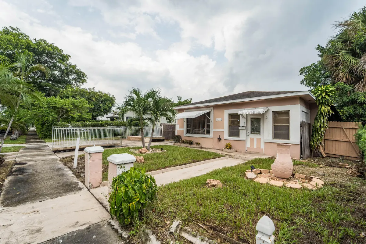 Front Exterior View of the Property at 521 26TH Street, West Palm Beach