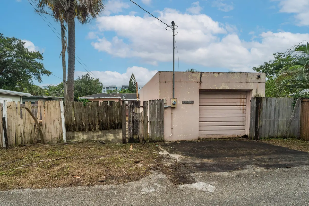 Detached Garage at 521 26TH Street, West Palm Beach