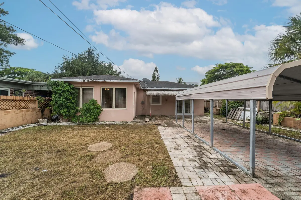 Rear view of the property at 521 26TH Street, West Palm Beach