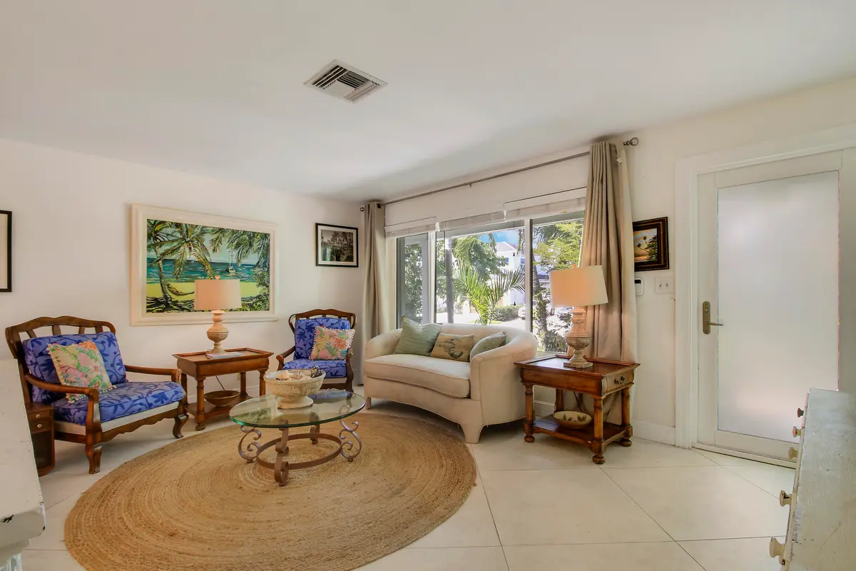 Entry 2 at 528 Driftwood Road, North Palm Beach