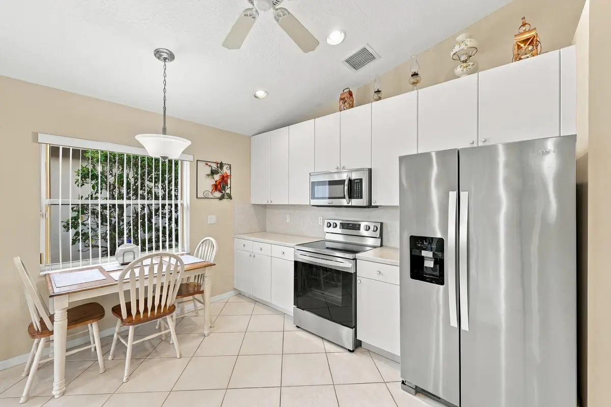 453A2329 at 7207 Lombardy Street, Boynton Beach