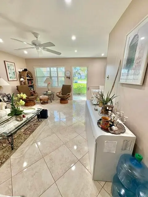 ceramic tiles at 49 Norwich C, West Palm Beach