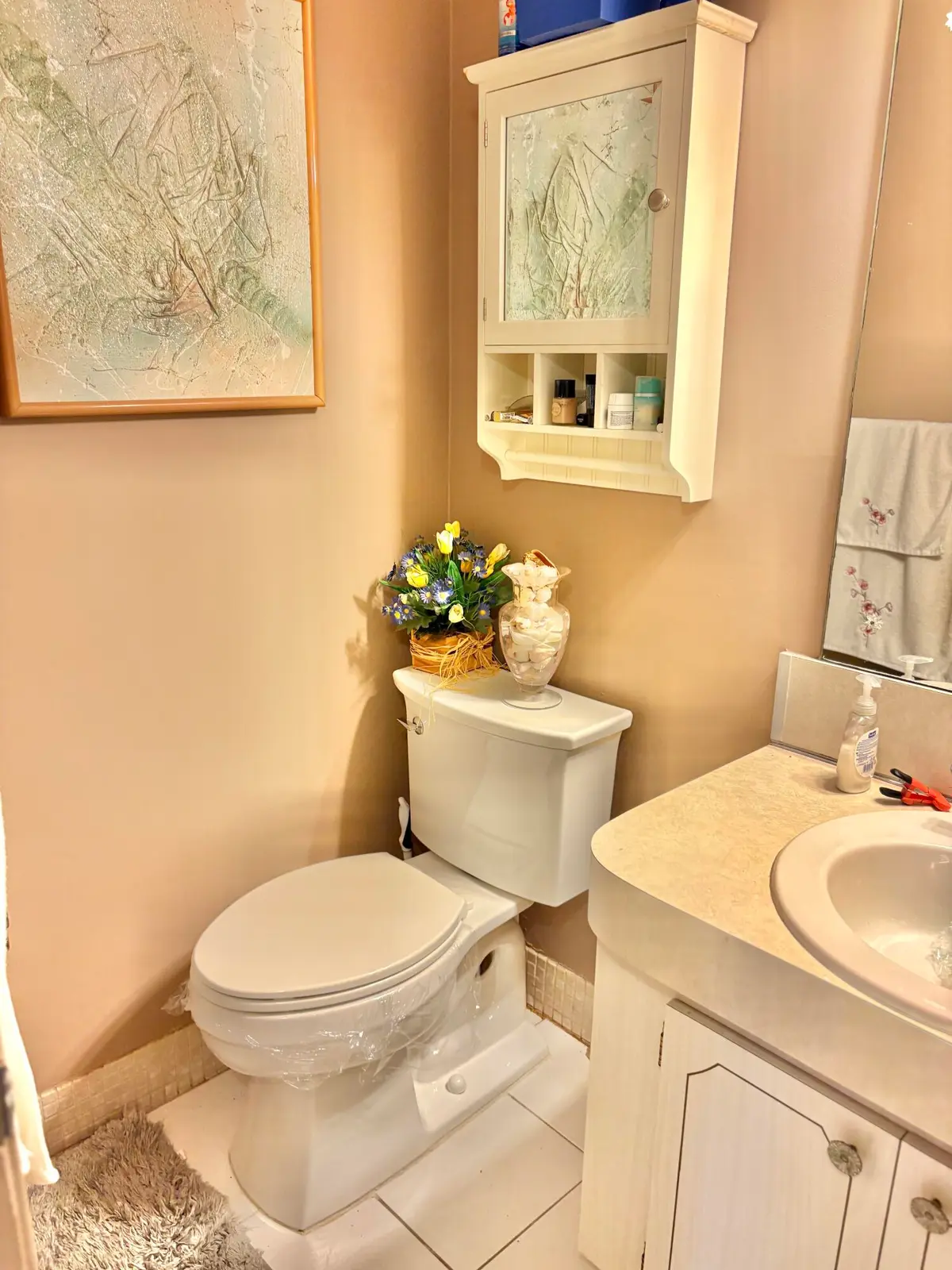 half bath at 49 Norwich C, West Palm Beach