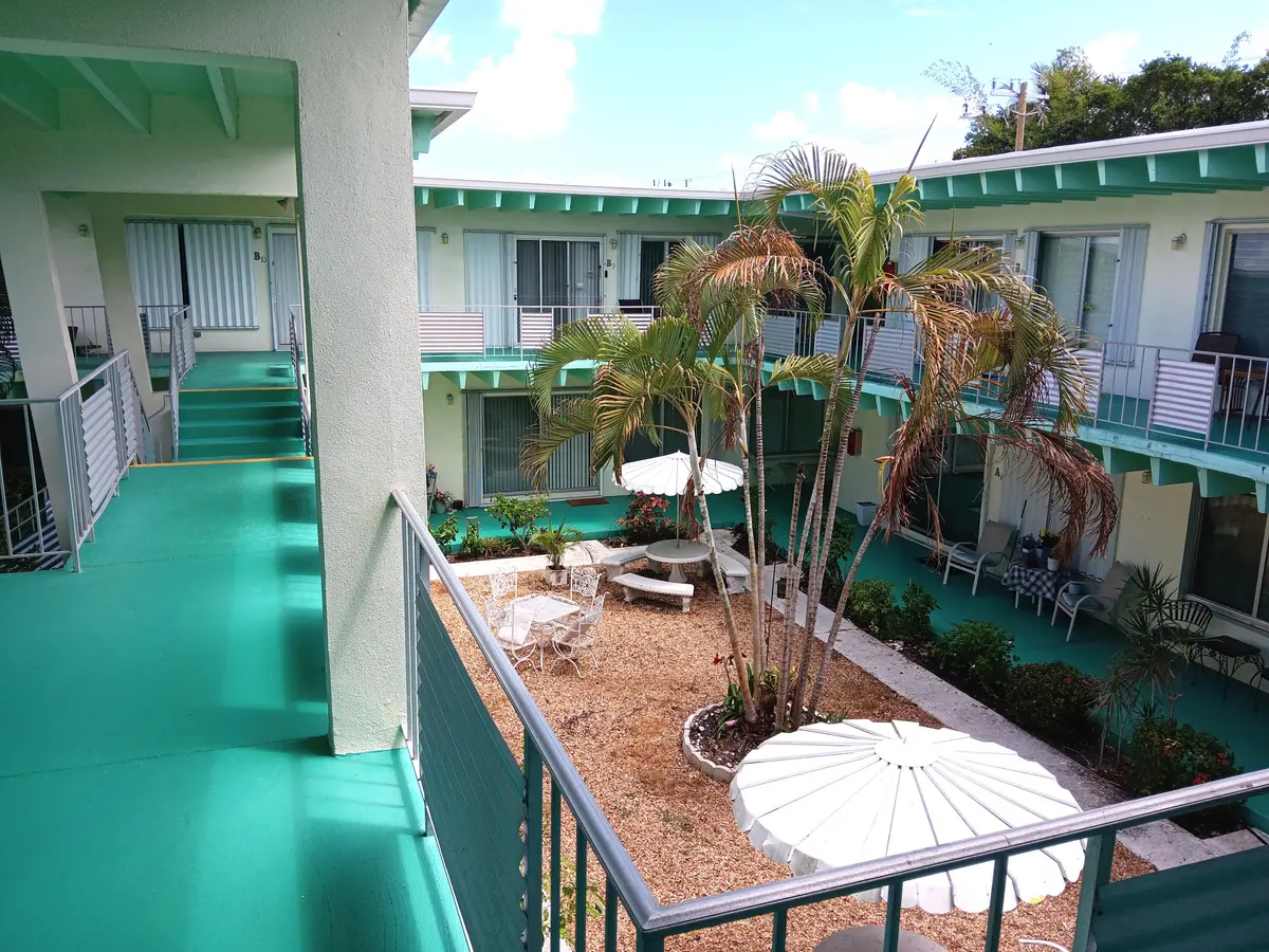 Courtyard at 702 N Federal Highway A8, Lake Worth Beach