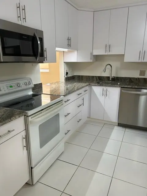 Remodeled Kitchen at 194 LAKE SUSAN Lane, West Palm Beach