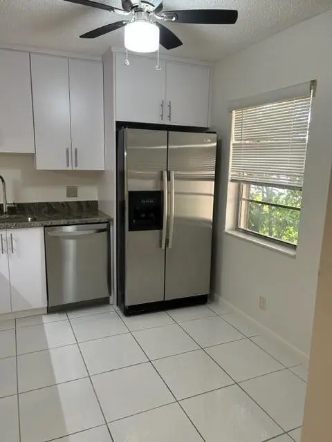 Eat-in Kitchen at 194 LAKE SUSAN Lane, West Palm Beach