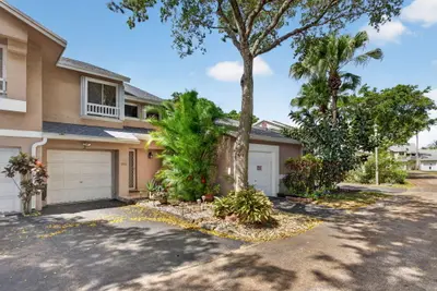 1991 Discovery Circle, Deerfield Beach – Townhouse for sale