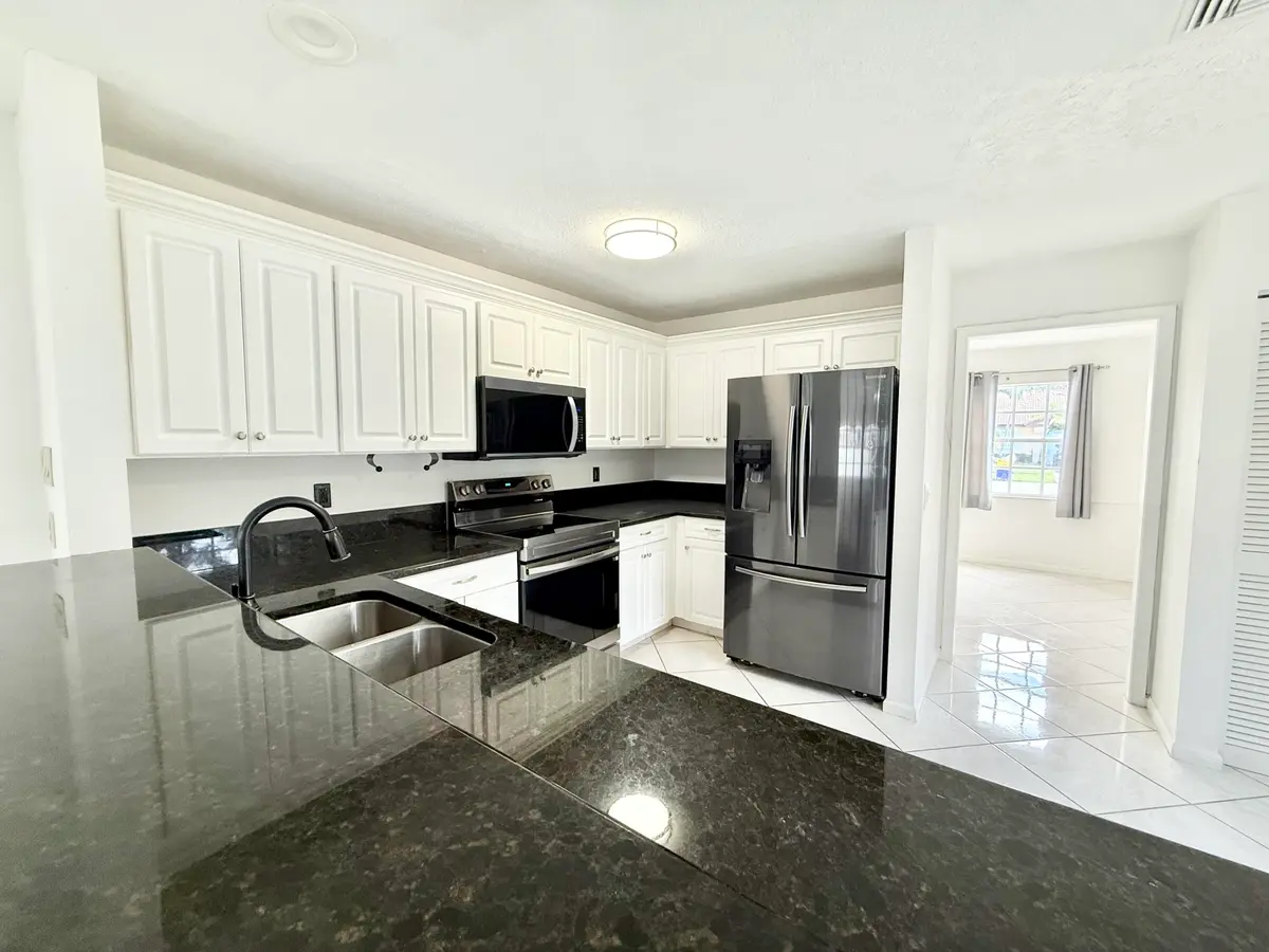 Granite Kitchen at 10579 Pebble Cove Lane, Boca Raton