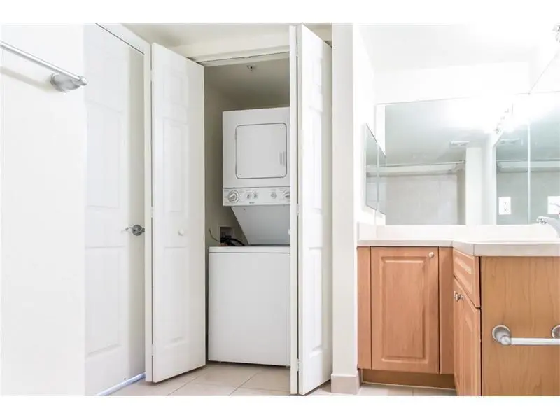6760 hakan laundry at 6760 Heritage Grande 6103, Boynton Beach