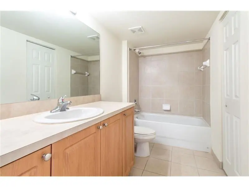 6760 hakan bathroom at 6760 Heritage Grande 6103, Boynton Beach