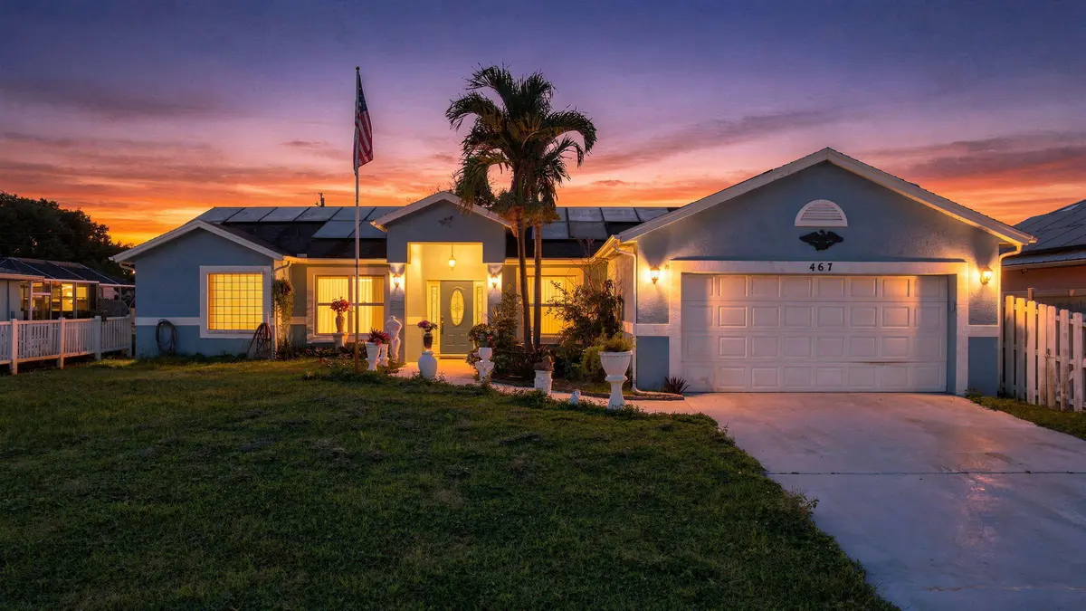 front parish at 467 SW Parish Terrace, Port St. Lucie