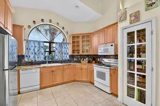 Kitchen at 183 Island Way, Greenacres