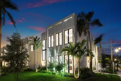 735 SE 4th Avenue, Delray Beach – Single Family Residence for sale