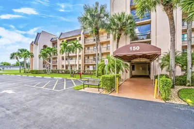 150 LAKE NANCY Lane 219, West Palm Beach – Condominium for sale