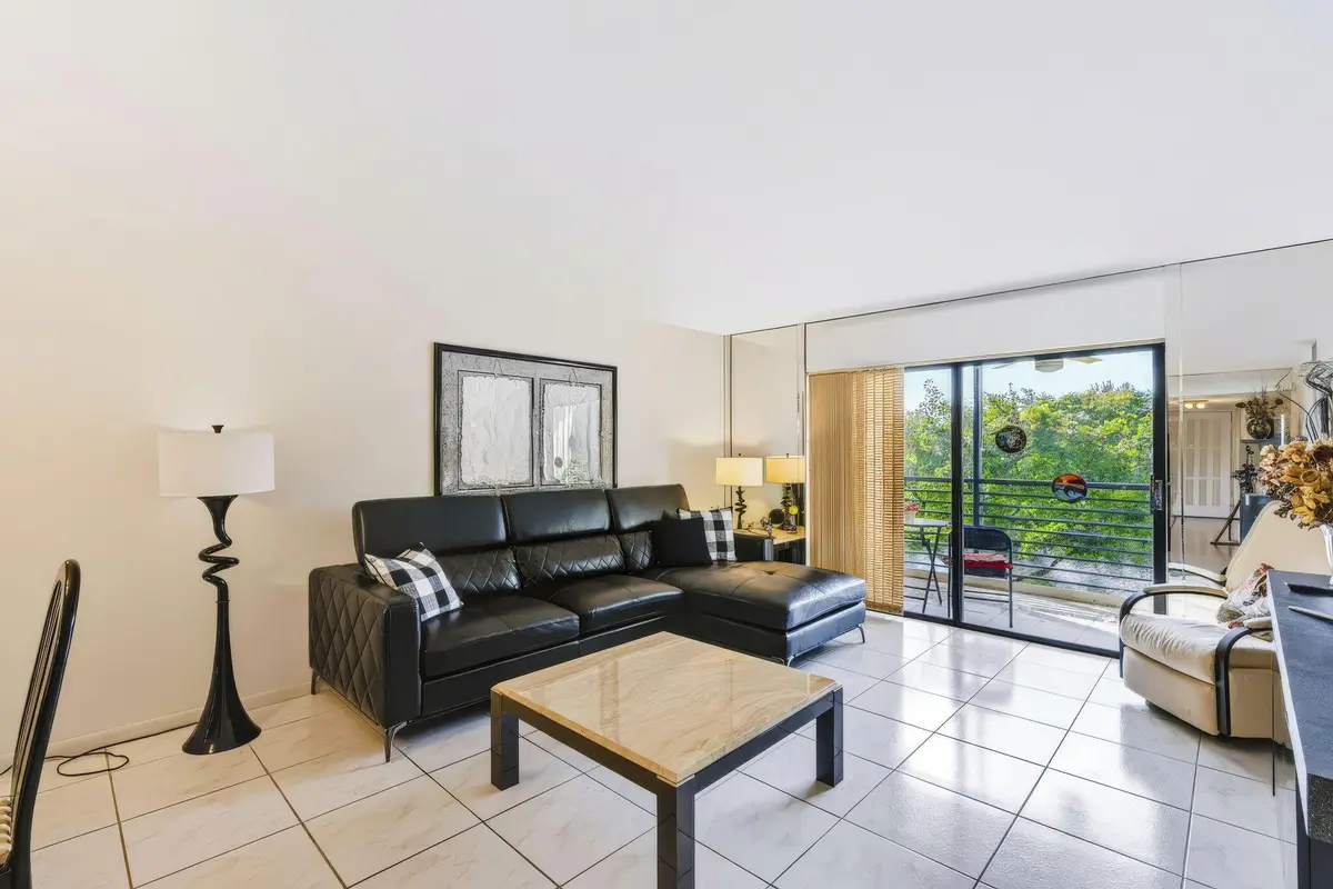 8-web-or-mls-01_ipixx_7 at 150 LAKE NANCY Lane 219, West Palm Beach