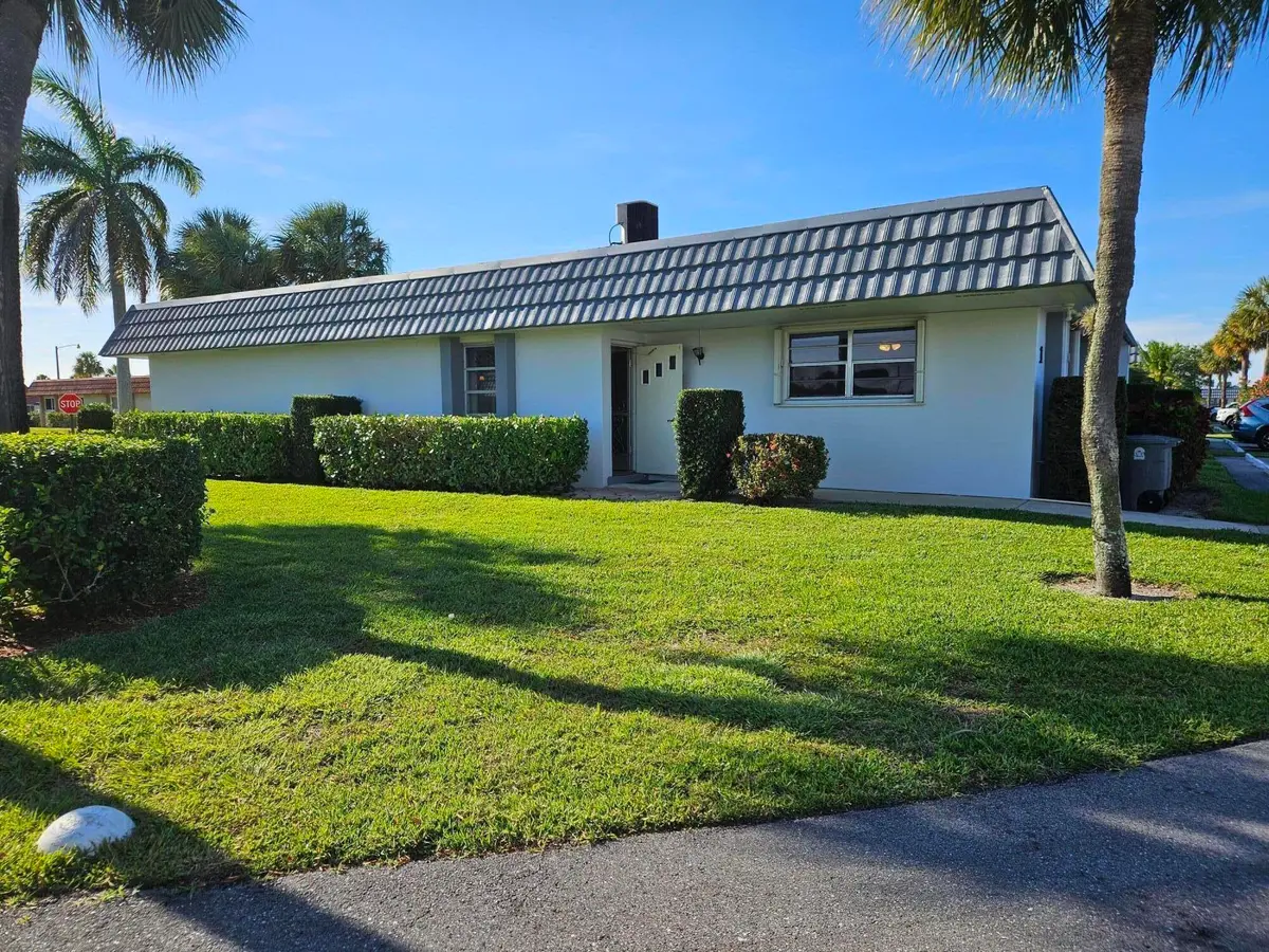 Front side view at 2886 Fernley Drive 1, West Palm Beach