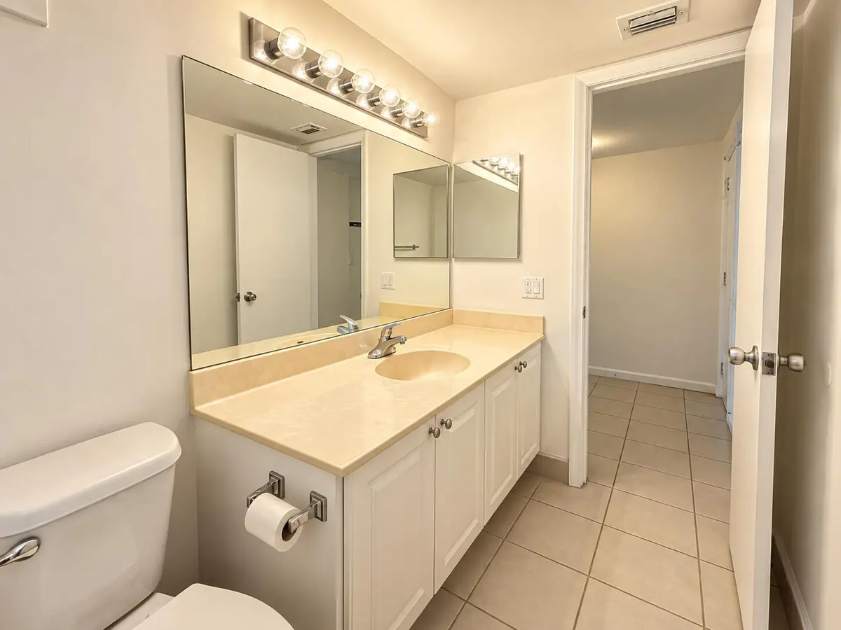 D56C2006-19E1-4381-82BD-9497852333AD at 711 N Pine Island Road 204, Plantation