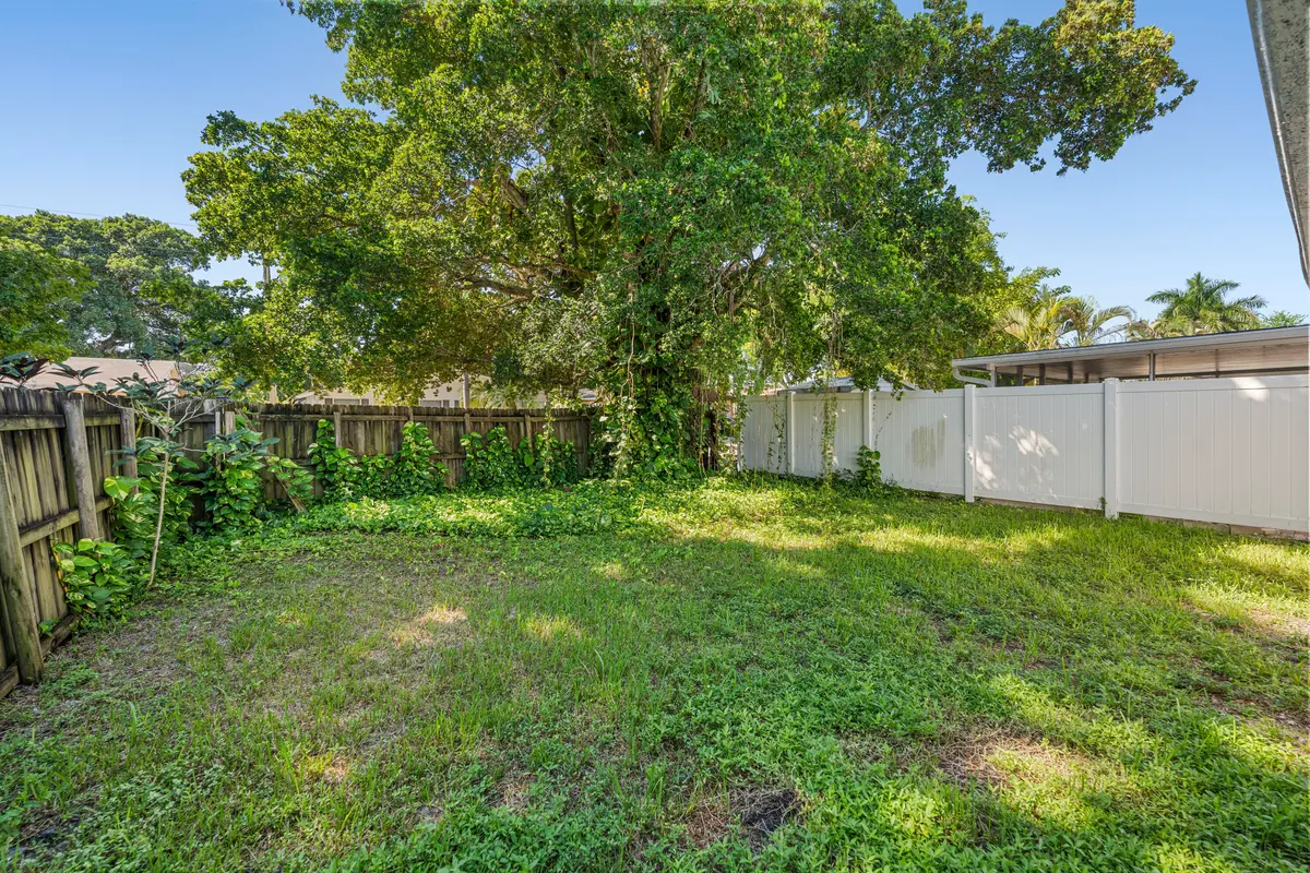 DSC04971 at 820 SW 12TH Place, Fort Lauderdale