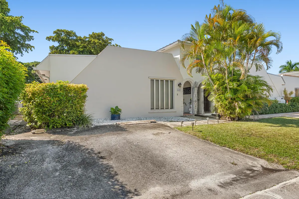 DSC04946 at 820 SW 12TH Place, Fort Lauderdale